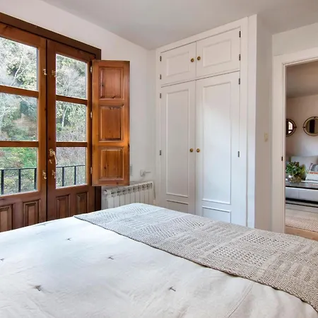 Luxury Alhambra Hideaway Apartment *